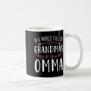 Mug Dans un monde plein de grand-mères, soyez une femm