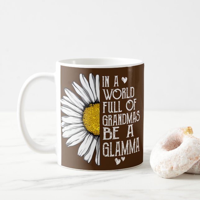 Mug Dans Un Monde Plein De Grandmas Soyez Un Glamma Da (Avec donut)
