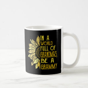 Mug Dans Un Monde Plein De Grandmas Soyez Un Grammy To