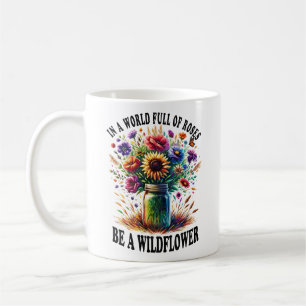 Mug Dans Un Monde Plein De Roses Soyez Un Fleur sauvag