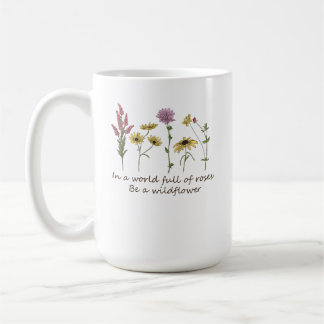 Mug Dans un monde plein de roses, soyez une fleur sauv