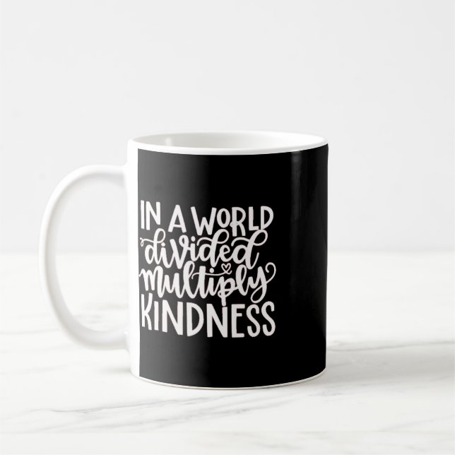 Mug Dans un mot divisé multipliez la gentillesse  (Gauche)