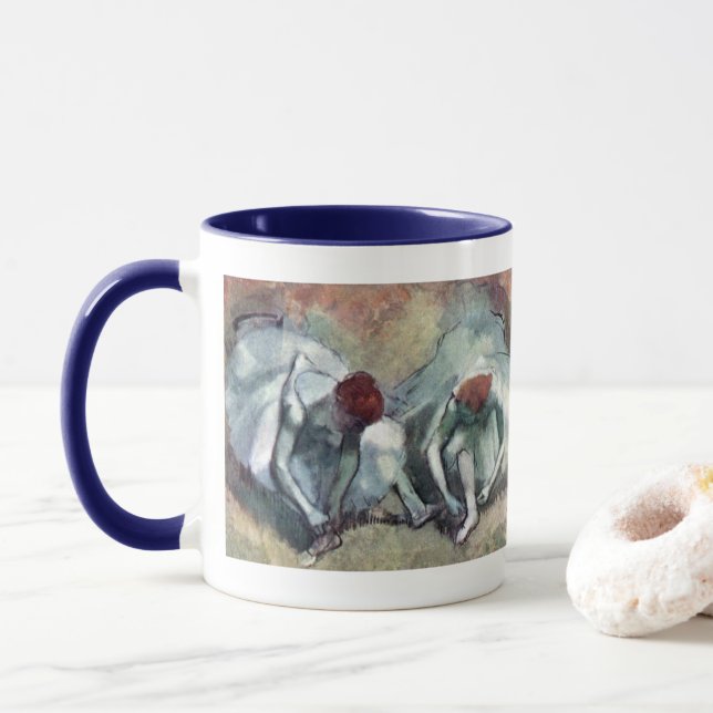 Mug Danseuses Lacant leurs Chaussures par Edgar Degas (Avec donut)