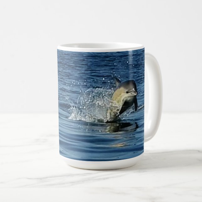 Mug Dauphins communs joueurs faisant des sauts subaqua (Devant droit)