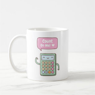 Mug de café avec calculatrice mignonne sur qui com