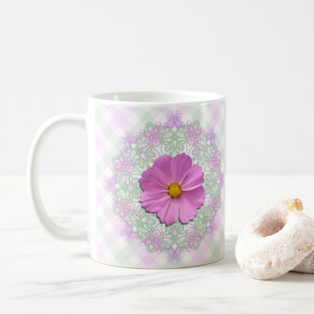 Mug de café - Cosmos rose moyen sur dentelle et tr (Avec donut)