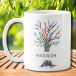 Mug de café d'arbre multicolore personnalisé<br><div class="desc">Cette tasse élégante est ornée d'un arbre en mosaïque coloré. Facilement personnalisable avec votre nom. Utilisez l'option Personnaliser supplémentaire pour modifier la taille, le style ou la couleur du texte si vous le souhaitez. Parce que nous créons notre propre oeuvre, vous ne trouverez pas cette image exacte d'autres designers. Mosaïque...</div>