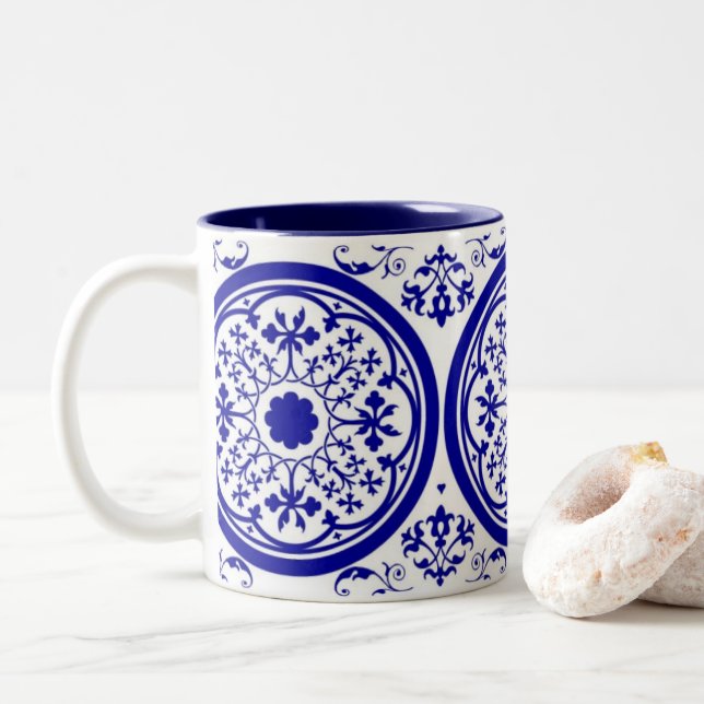 Mug de café en art floral vintage inspiré de Delft (Avec donut)