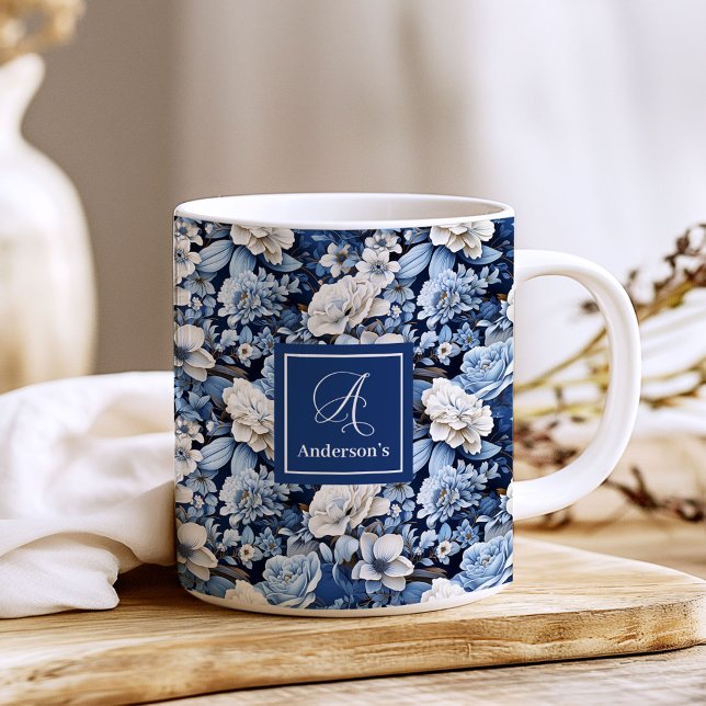 Mug de café personnalisé avec fleurs blanches bleu (Navy blue and ivory flowers,
Deep Blue flowers botanical garden,
Royal blue dusty blue floral,
Water)