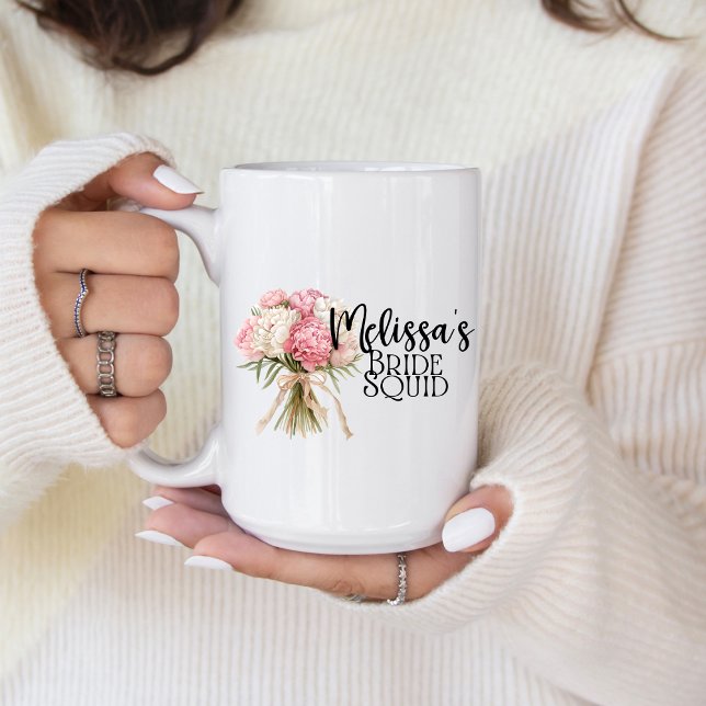 Mug de café personnalisé pour la team de la mariée (Personalize this cute bride squad coffee mug and send to your bridesmaids. )