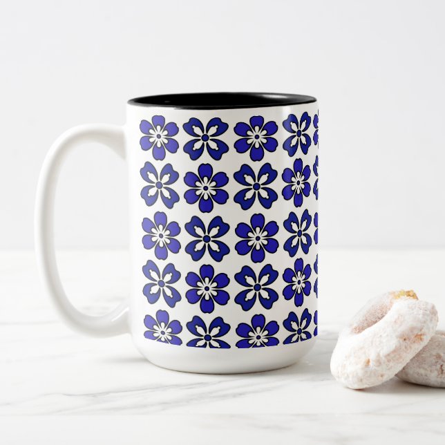 Mug de fleurs bleues et blanches modernes (Avec donut)