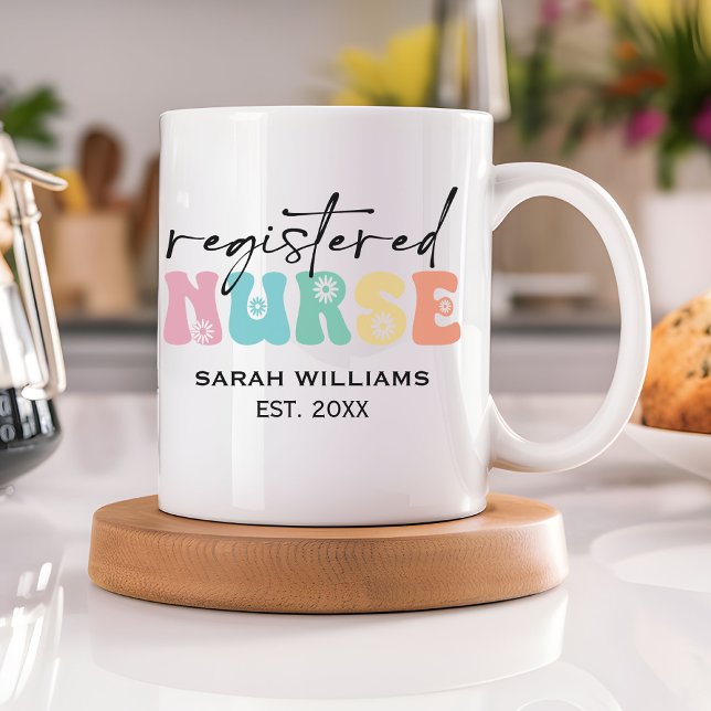 Mug de infirmière diplômée personnalisé avec fleur (registered nurse mug, retro nurse mug, daisy flower mug, rn graduation gift, nurse coffee mug,)