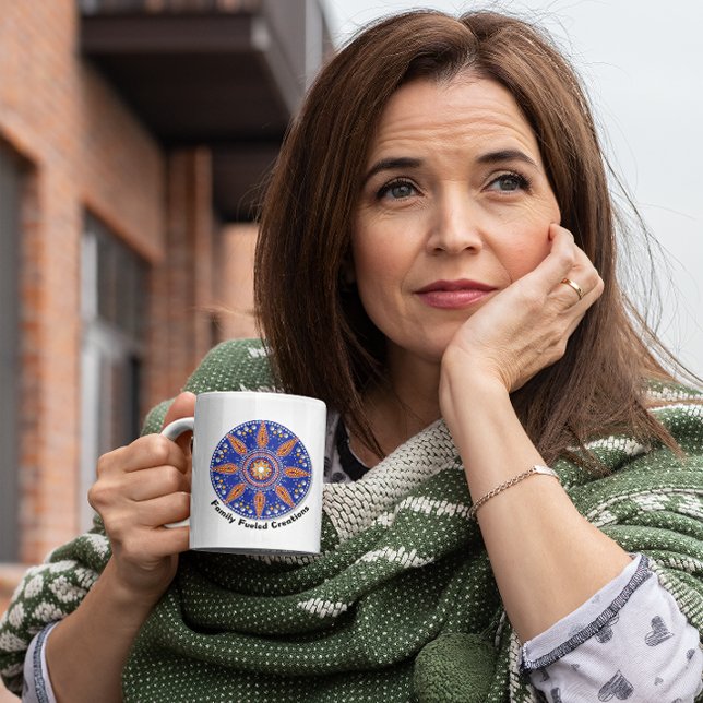 Mug de logo de la famille de la création de carbur (Créateur téléchargé)