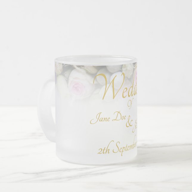 Mug de mariage - Mariée avec un bouquet de mariage (Devant gauche)