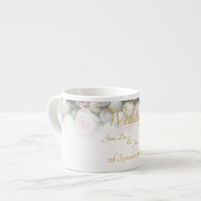 Mug de mariage - Mariée avec un bouquet de mariage (Devant gauche)