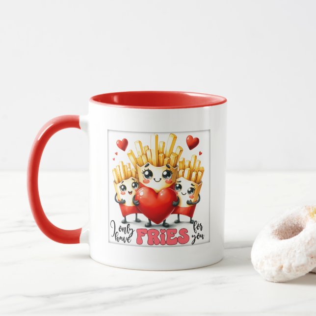 Mug De mignonnes frites aiment l'art typographique  (Avec donut)
