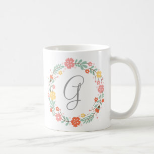 Mug de monogramme de couronne de fleurs