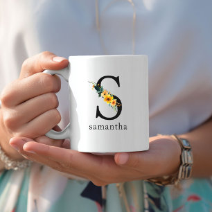 Mug de monogramme S floral avec nom modifiable
