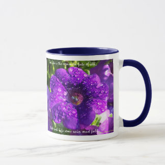Mug de pétunia pourpre avec citation