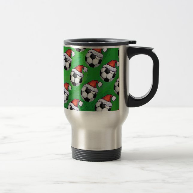 Mug De Voyage Bal de football Santa Chapeau sur Vert (Droit)