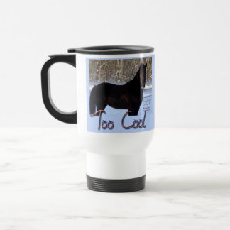 Mug De Voyage Cheval noir dans la neige : Trop cool