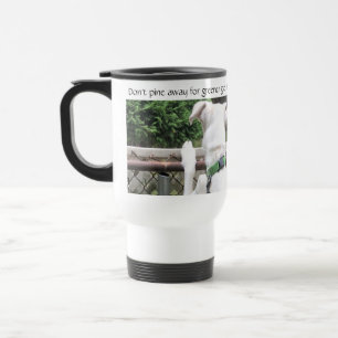 Mug De Voyage Chien blanc mignon Nosey regardant l'herbe de l'au