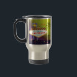 Mug De Voyage Enseigne de Las Vegas de style personnalisable<br><div class="desc">Illustration colorée de l'enseigne de Las Vegas,  de palmiers et d'étoiles scintillantes conçue pour des mugs personnalisés. ((Vous pouvez trouver les essentiels de mariage et les faveurs correspondants dans cette boutique,  Bridal Heaven. Contactez ujean4791@gmail.com pour des travaux personnalisés et/ou de la papeterie de mariage coordonnée.))</div>