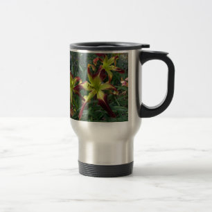 Mug De Voyage Favoris et mouron d'écarlate curieux sur une tass