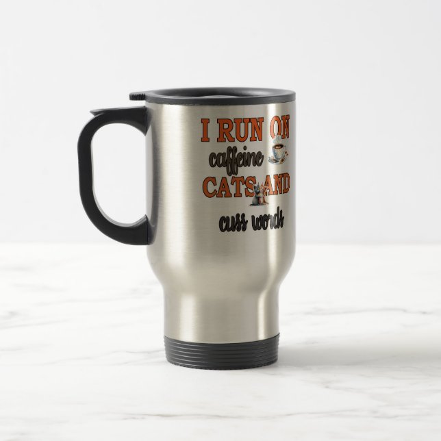 Mug De Voyage Je cours sur la caféine et les mots de caféine (Gauche)