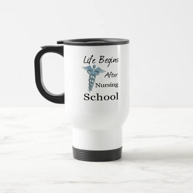 Mug De Voyage La vie commence après l'école de soins infirmiers  (Gauche)