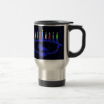 Mug De Voyage Lion bleu Menorah<br><div class="desc">Doté d'une menorah Chanukkah sur le thème du lion avec les huit bougies et le shamash brûler. Chanukkah est le "Festival des lumières" du milieu de l'hiver.</div>