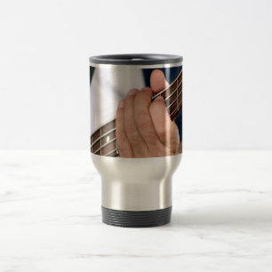 Mug De Voyage main de bassiste sur le mâle photograph.jpg de co