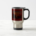 Mug De Voyage Menorah de Moshe<br><div class="desc">Dans la Torah Moshe Rabbenu est dit : "Vous ferez une Menorah d'or pur, battu, la Menorah sera faite, sa base, sa branche, ses gobelets, ses boutons, et ses fleurs seront martelées de lui, " [Mot 25:31] et plus tard, "Voir, et construire, selon leur forme que vous êtes montré sur...</div>