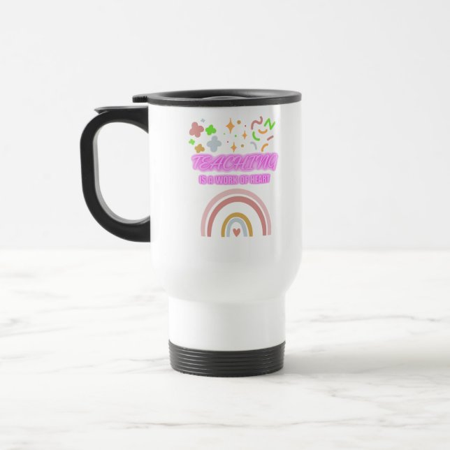 Mug De Voyage Rainbow Teaching est un travail de coeur (Gauche)