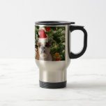 Mug De Voyage Santa Hat Bulldog Christmas Tree Snowman boîte cad<br><div class="desc">Mignonne photo Bulldog avec boîte cadeau de Noël Tree Snowman en arrière - plan. Un cadeau parfait pour Noël !</div>