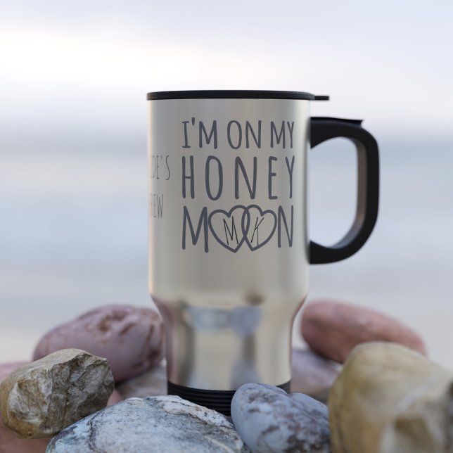 Mug De Voyage Sur mon voyage de noces, cœurs entrelacés monogram (Perfect travel mug for your honeymoon road trip. Just add your initials)