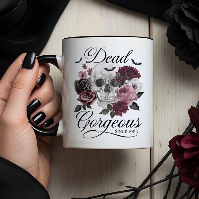 Mug Décès magnifique Goth Crâne Floral Personnalisé An (Dead Gorgeous Goth Skull Floral Custom Birth Year Mug)