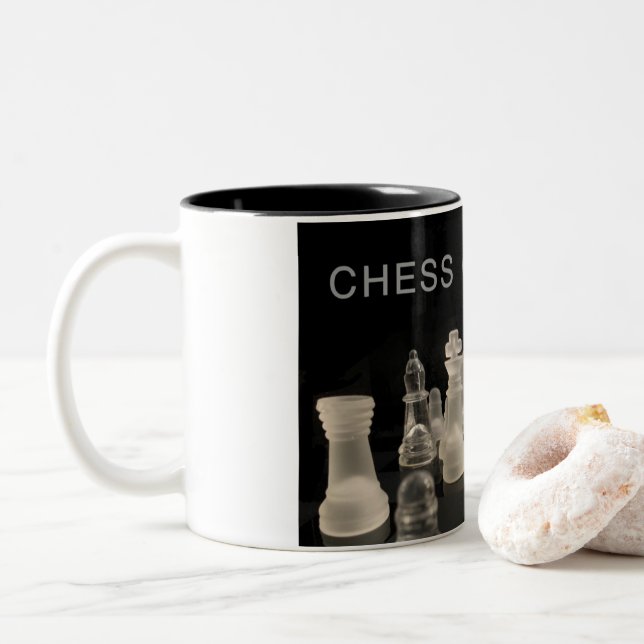 Mug d'échecs en noir et blanc. (Avec donut)