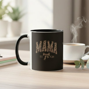 Mug Déclaration de maternité varsity Leopard Mama Art