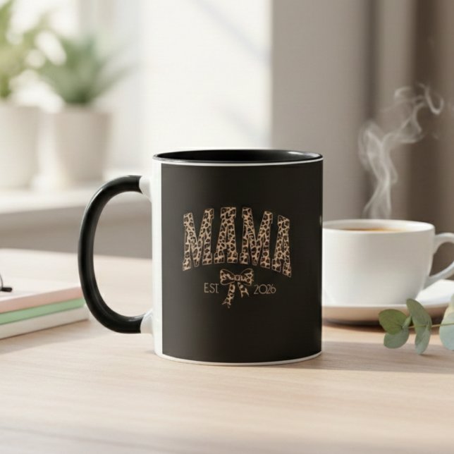 Mug Déclaration de maternité varsity Leopard Mama Art (Créateur téléchargé)