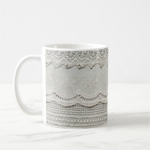 Mug Dentelle blanche subtile, gros plan textile.