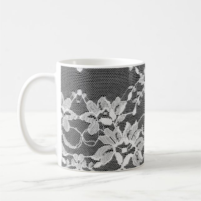 Mug Dentelle florale blanche : arrière - plan noire. (Gauche)