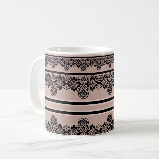 Mug Dentelle noire, ajourée, fond marron, beige, Bla (Devant gauche)