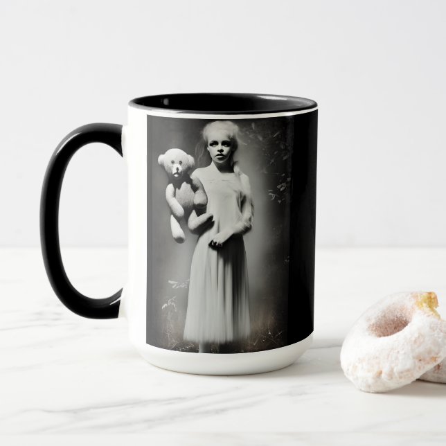 Mug Déplaisante fille Ethérée tenant l'ours en peluche (Avec donut)