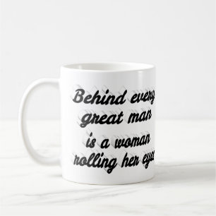 Mug Derrière un grand homme citation drôle typographie