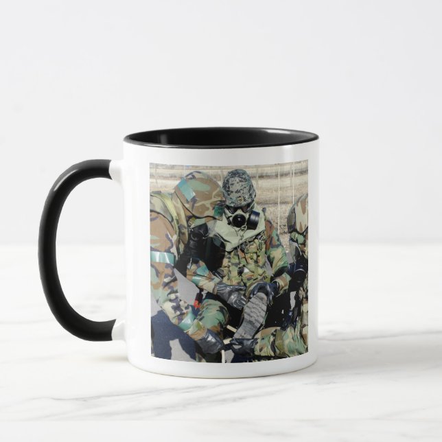 Mug Des aviateurs aident un soldat de l'armée de terre (Gauche)