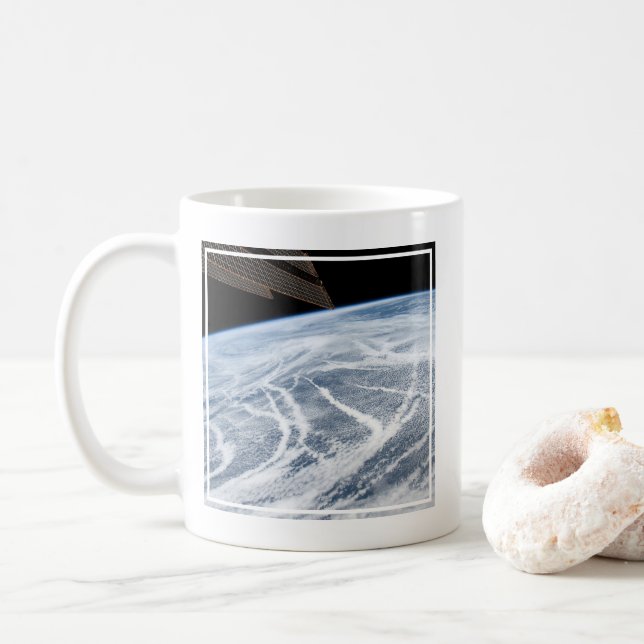 Mug Des Motifs Nuageux Au Sud Des Îles Aléoutiennes. (Avec donut)