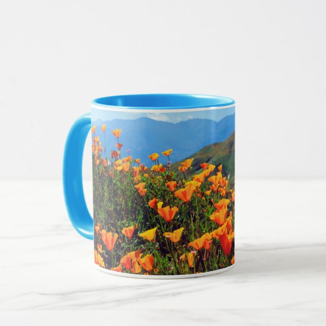 Mug Des pavots de Californie recouvrent une colline (Devant gauche)