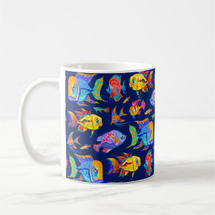 Mug Des poissons tropicaux amusants sur bleu foncé