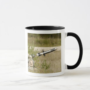 Mug des soldats tirent sur une MGF-148 Javelin